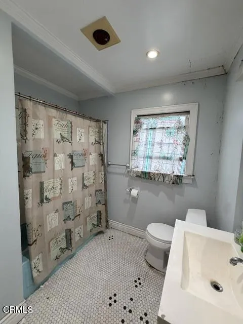 2921 Illinois Avenue South Gate, CA 90280