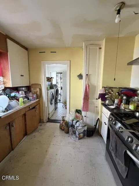 2921 Illinois Avenue South Gate, CA 90280