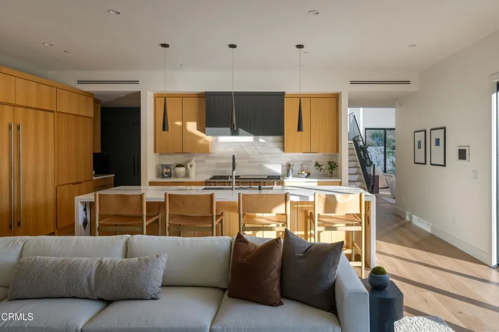 2210 Kinneloa Canyon Road Pasadena, CA 91107