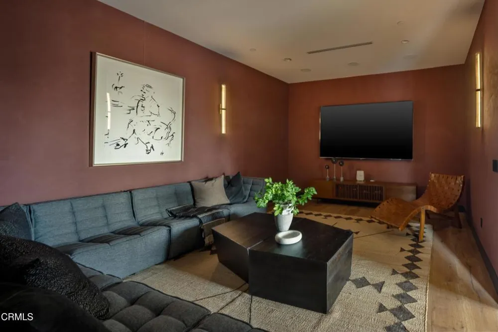 2210 Kinneloa Canyon Road Pasadena, CA 91107