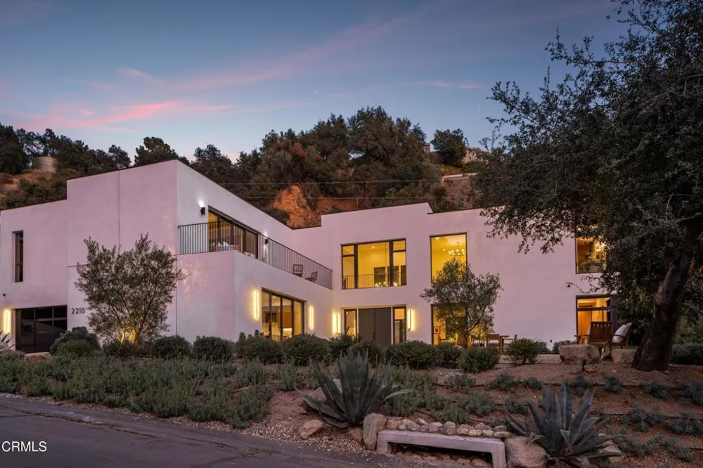 2210 Kinneloa Canyon Road Pasadena, CA 91107