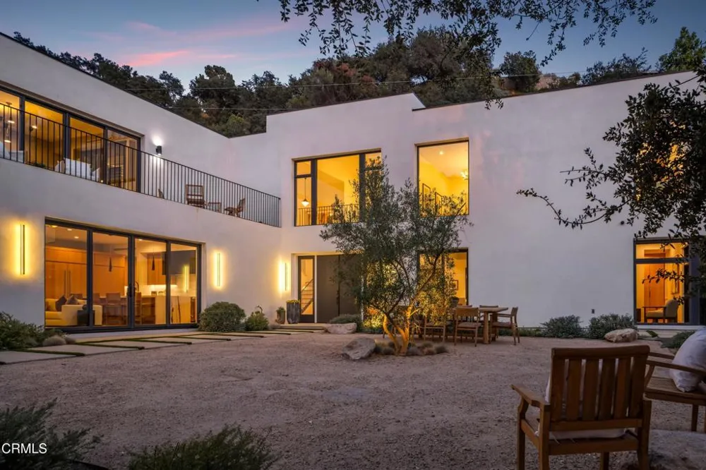 2210 Kinneloa Canyon Road Pasadena, CA 91107
