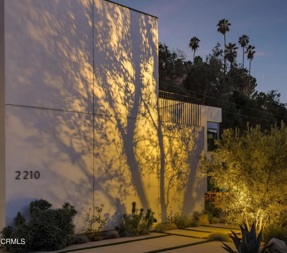 2210 Kinneloa Canyon Road Pasadena, CA 91107