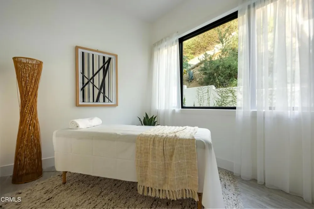 2210 Kinneloa Canyon Road Pasadena, CA 91107