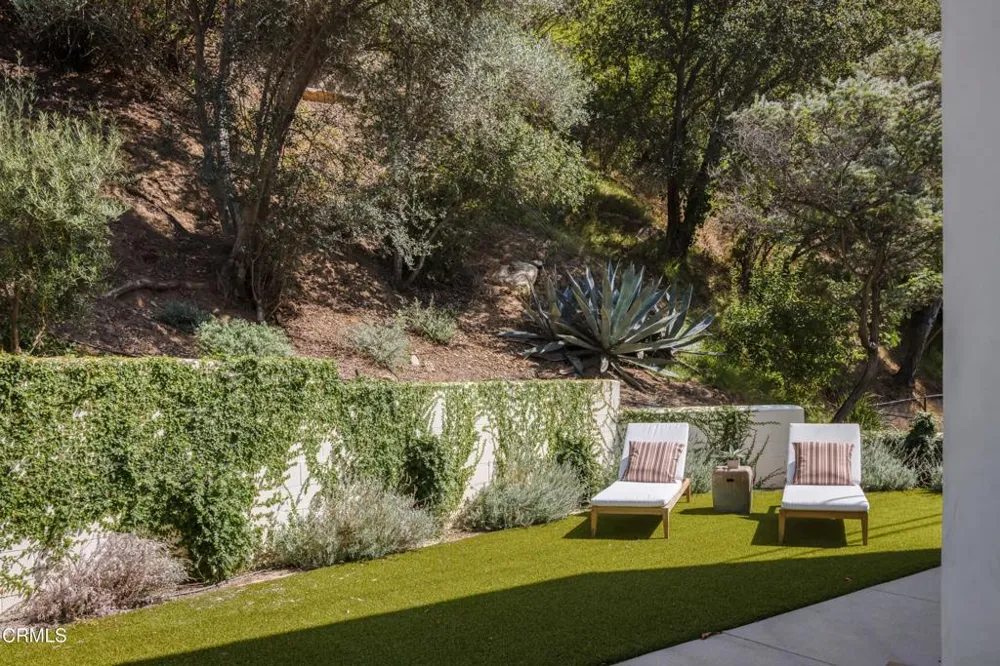 2210 Kinneloa Canyon Road Pasadena, CA 91107