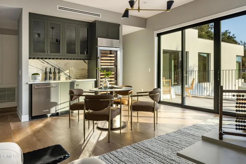 2210 Kinneloa Canyon Road Pasadena, CA 91107