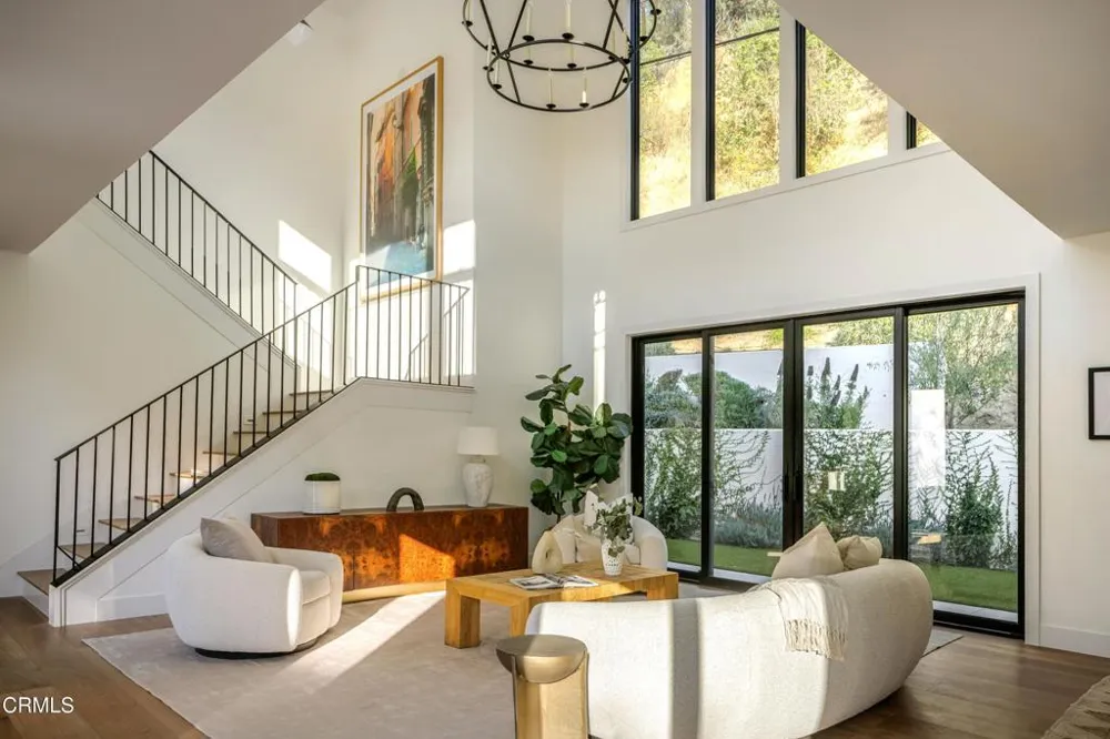 2210 Kinneloa Canyon Road Pasadena, CA 91107