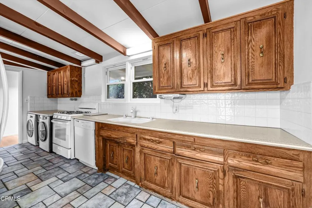 9801 Pali Avenue Tujunga, CA 91042