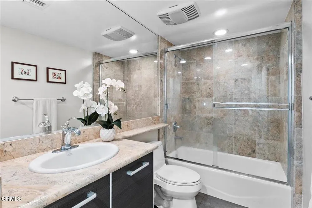 1353 Fuller Avenue #204 Los Angeles, CA 90046