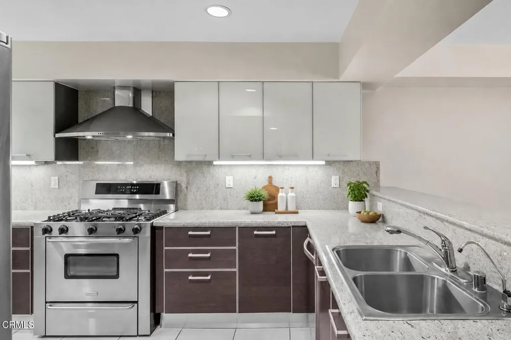 1353 Fuller Avenue #204 Los Angeles, CA 90046