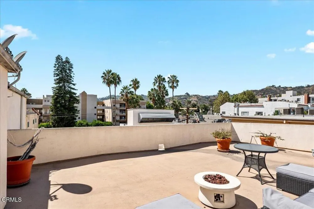 1353 Fuller Avenue #204 Los Angeles, CA 90046