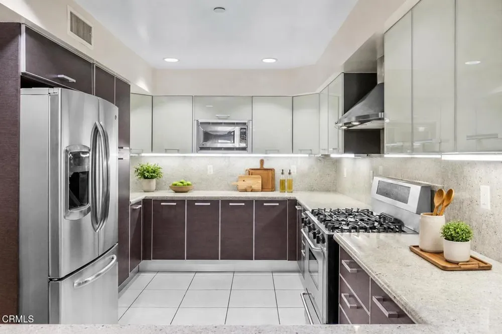 1353 Fuller Avenue #204 Los Angeles, CA 90046