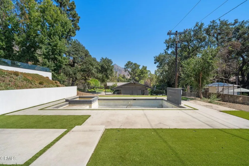 1400 E Palm Street Altadena, CA 91001