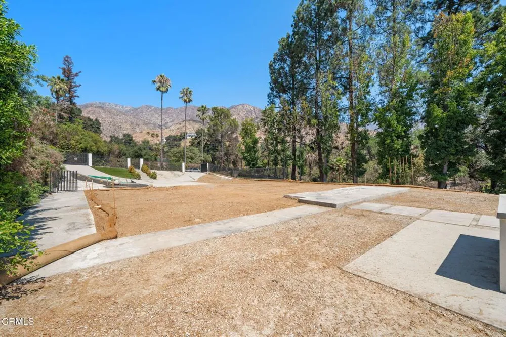 1400 E Palm Street Altadena, CA 91001