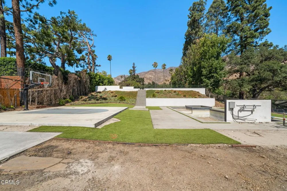 1400 E Palm Street Altadena, CA 91001