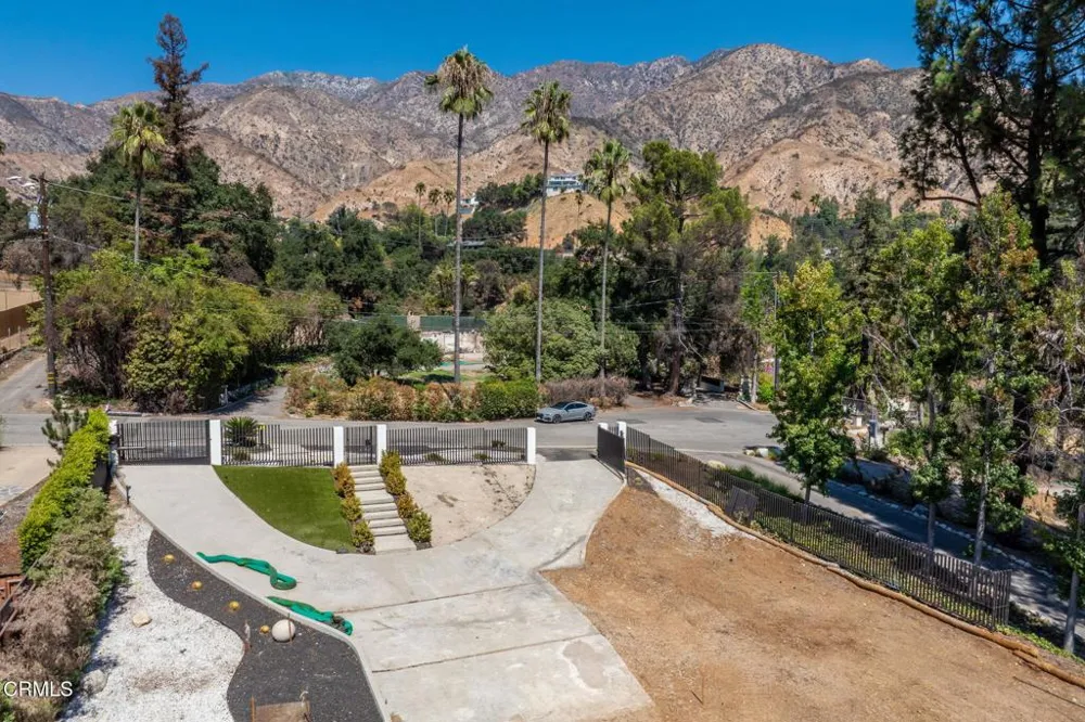 1400 E Palm Street Altadena, CA 91001