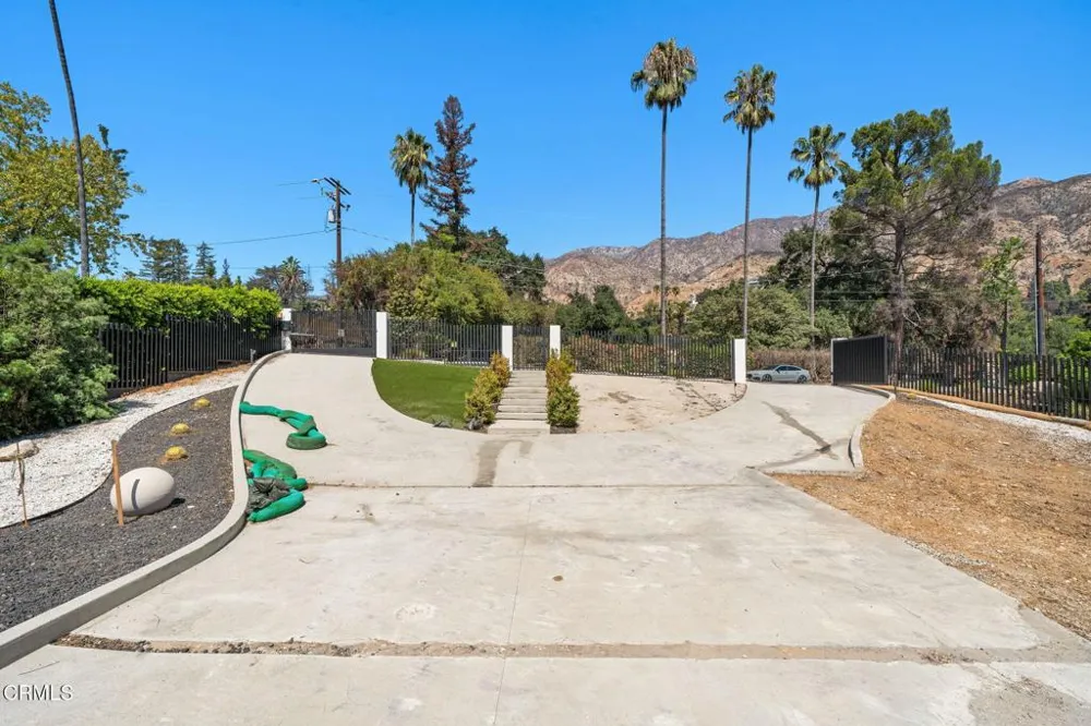 1400 E Palm Street Altadena, CA 91001