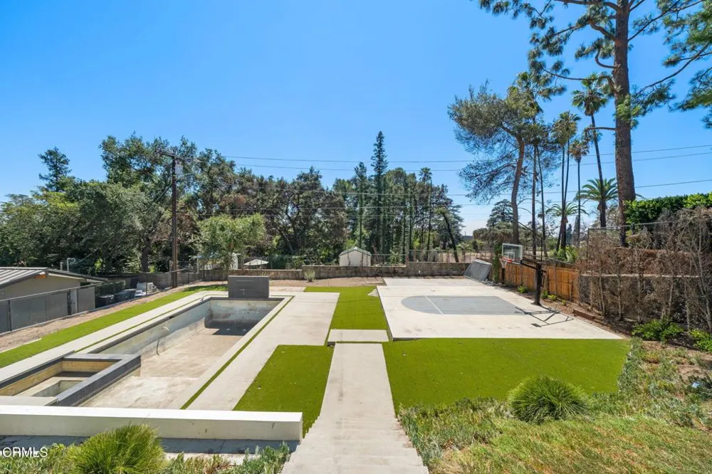 1400 E Palm Street Altadena, CA 91001