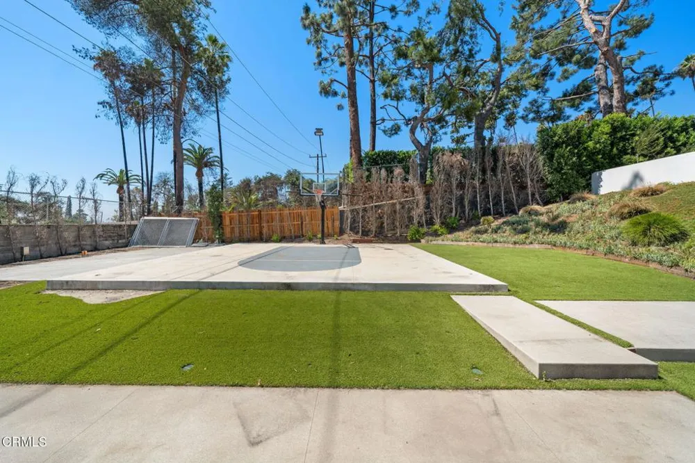 1400 E Palm Street Altadena, CA 91001