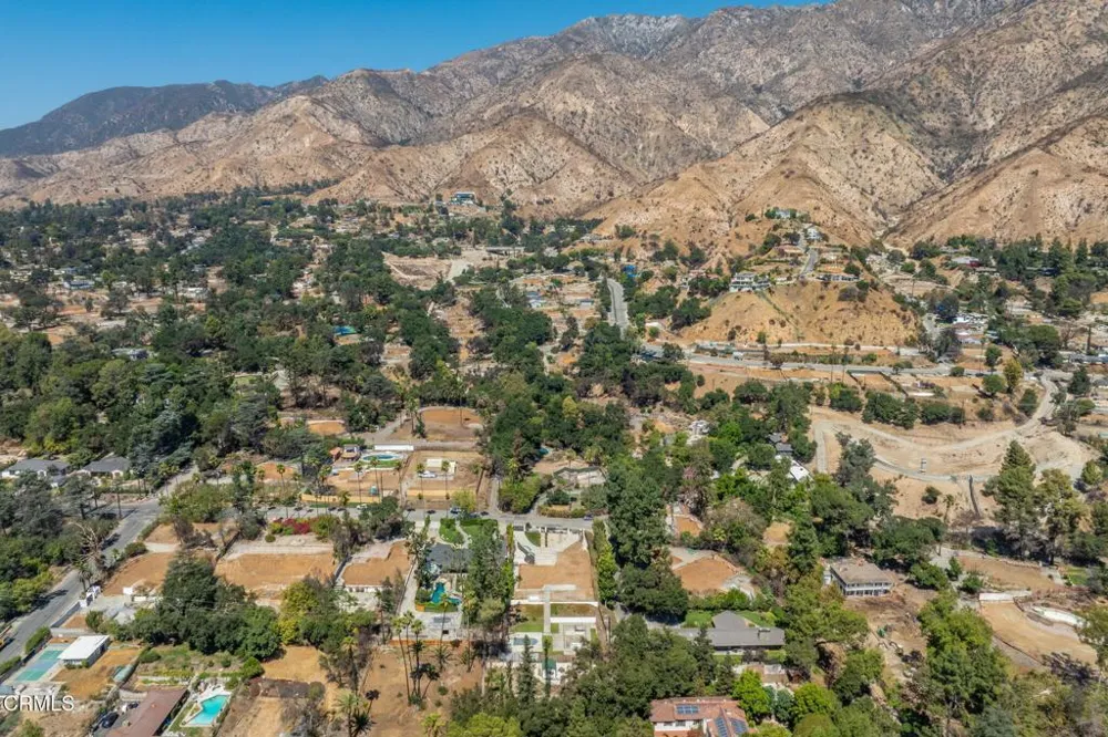 1400 E Palm Street Altadena, CA 91001