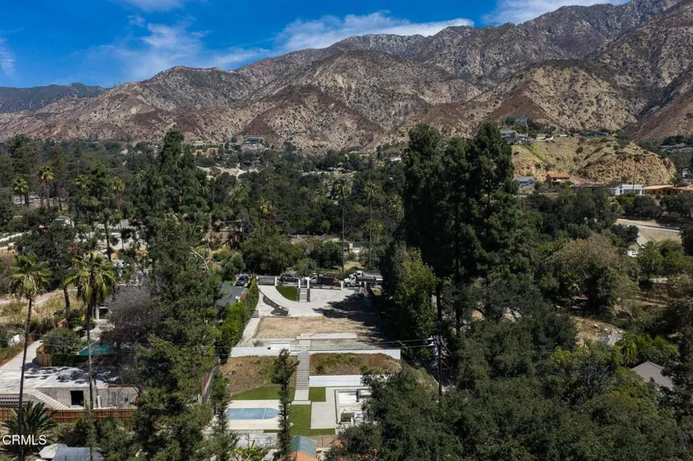1400 E Palm Street Altadena, CA 91001