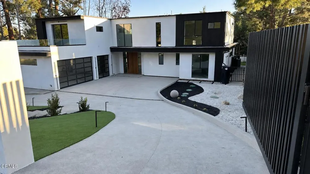 1400 E Palm Street Altadena, CA 91001