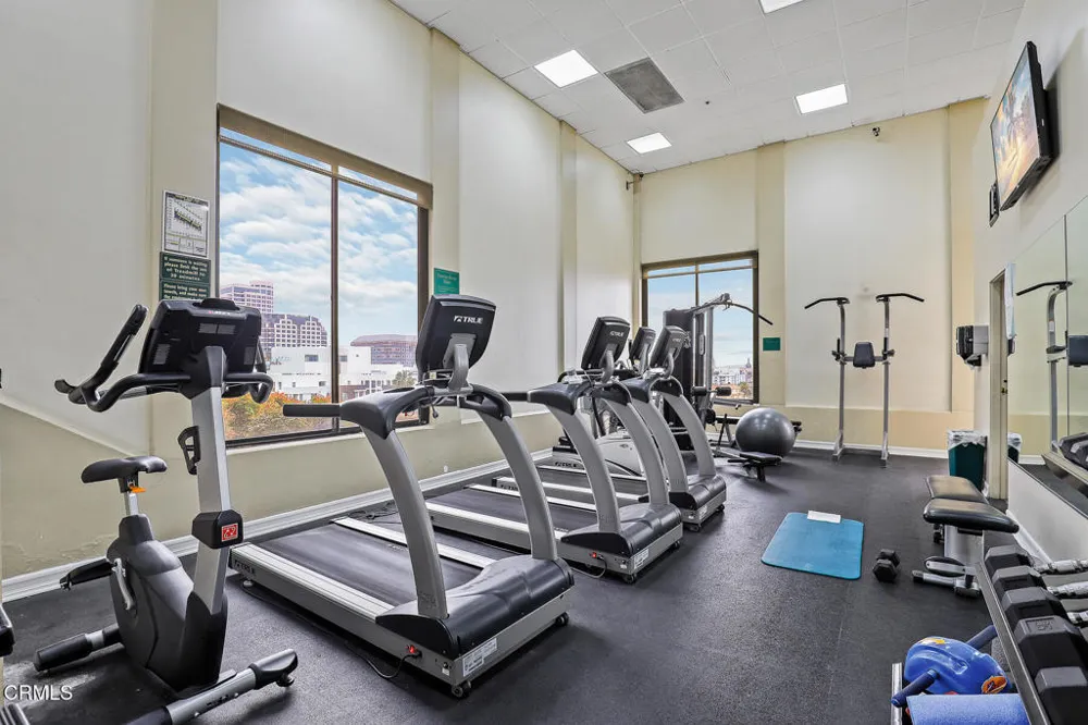 343 Pioneer Drive #101 Glendale, CA 91203