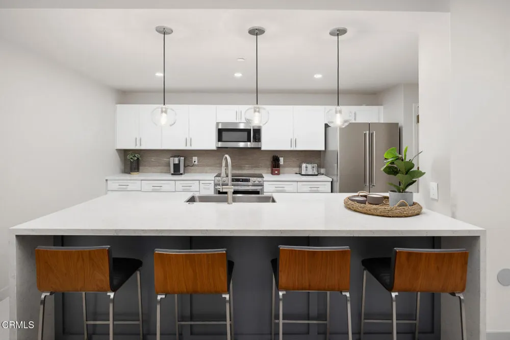343 Pioneer Drive #101 Glendale, CA 91203