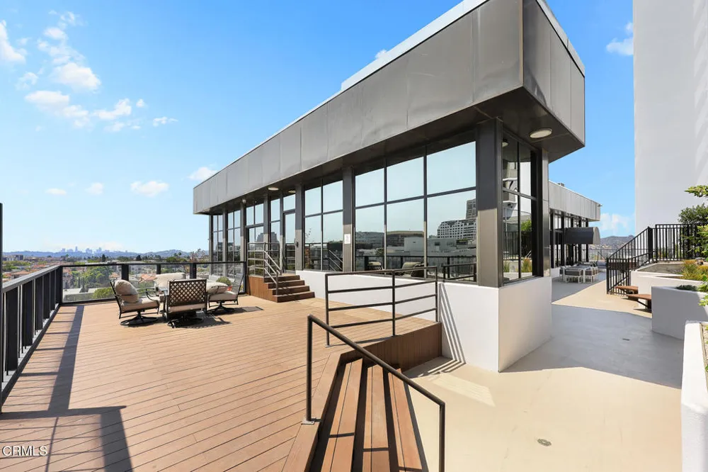343 Pioneer Drive #101 Glendale, CA 91203