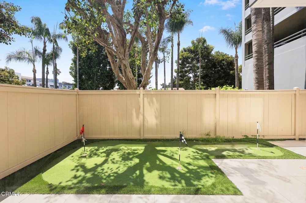 343 Pioneer Drive #101 Glendale, CA 91203