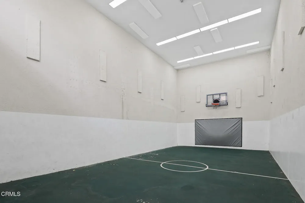 343 Pioneer Drive #101 Glendale, CA 91203