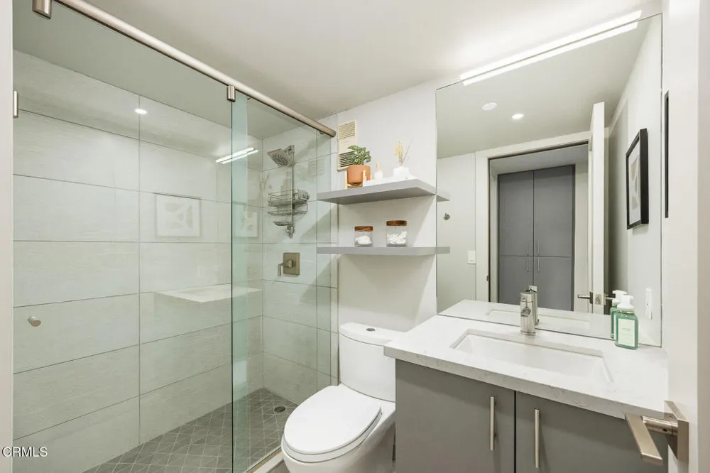 343 Pioneer Drive #101 Glendale, CA 91203