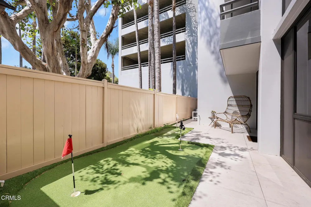343 Pioneer Drive #101 Glendale, CA 91203