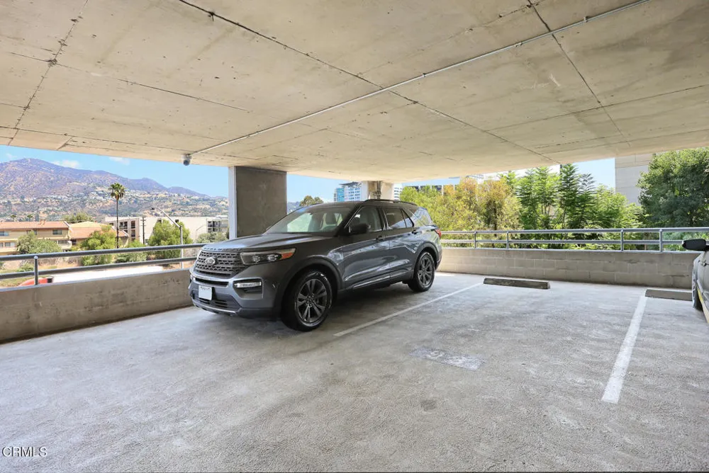 343 Pioneer Drive #101 Glendale, CA 91203