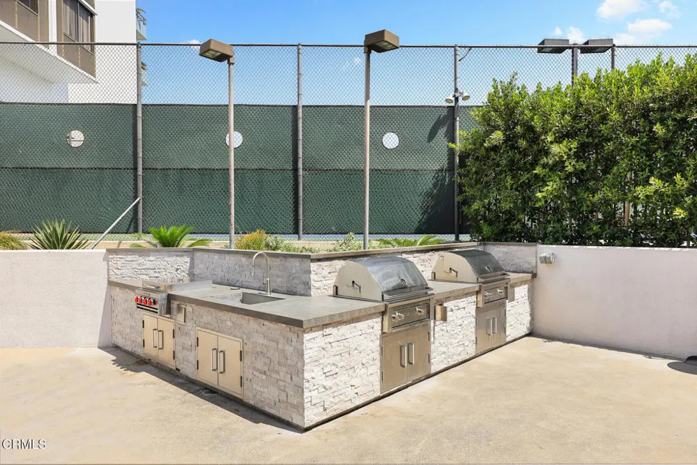 343 Pioneer Drive #101 Glendale, CA 91203