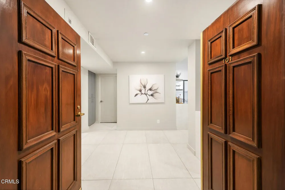 343 Pioneer Drive #101 Glendale, CA 91203