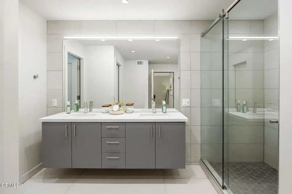 343 Pioneer Drive #101 Glendale, CA 91203