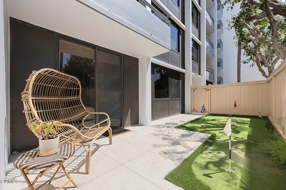 343 Pioneer Drive #101 Glendale, CA 91203