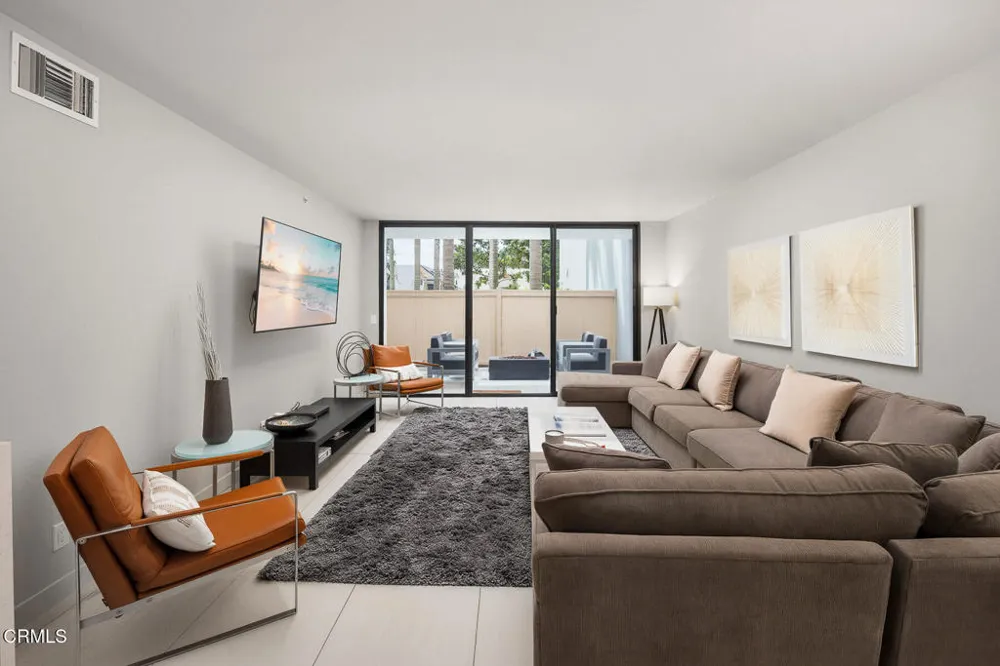 343 Pioneer Drive #101 Glendale, CA 91203