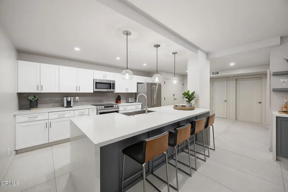 343 Pioneer Drive #101 Glendale, CA 91203