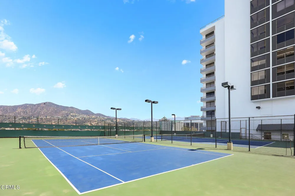 343 Pioneer Drive #101 Glendale, CA 91203