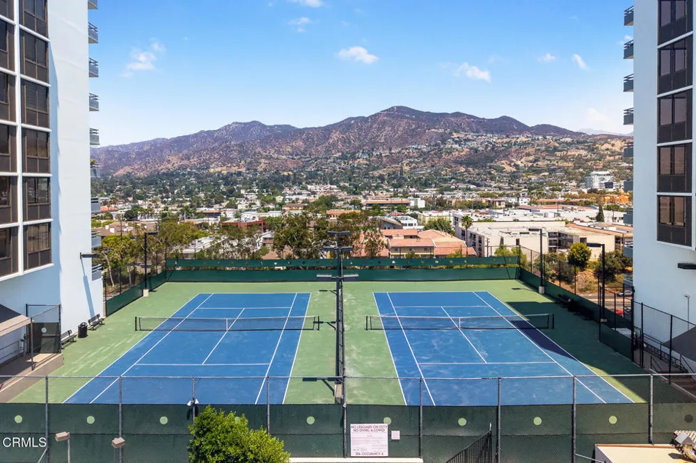 343 Pioneer Drive #101 Glendale, CA 91203