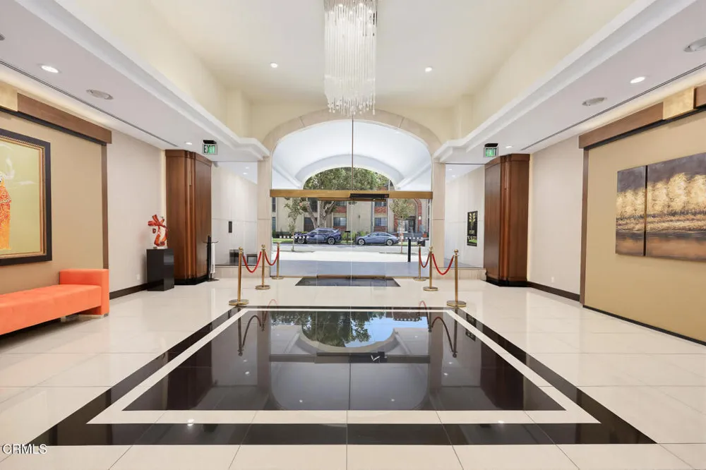 343 Pioneer Drive #101 Glendale, CA 91203