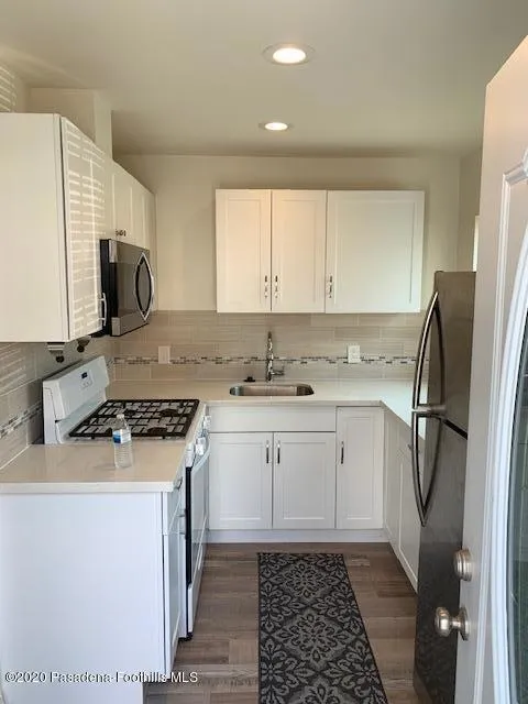 10528 Langmuir Avenue Sunland, CA 91040