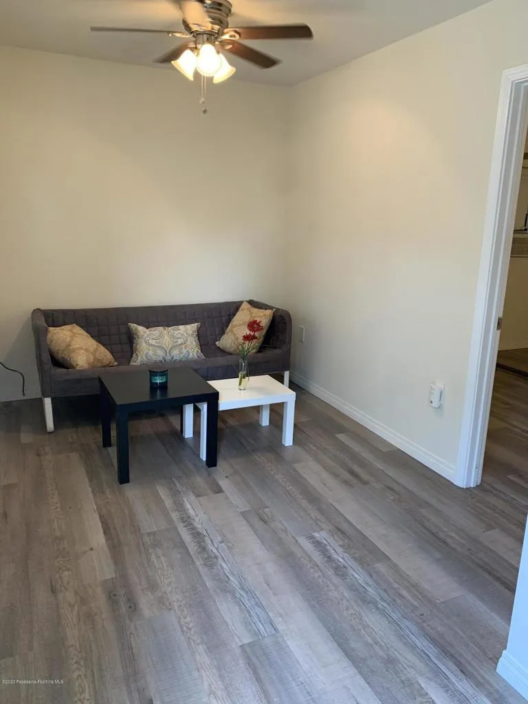 10528 Langmuir Avenue Sunland, CA 91040