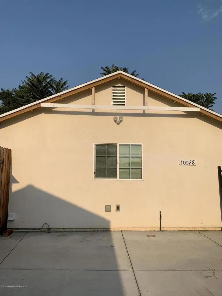 10528 Langmuir Avenue Sunland, CA 91040