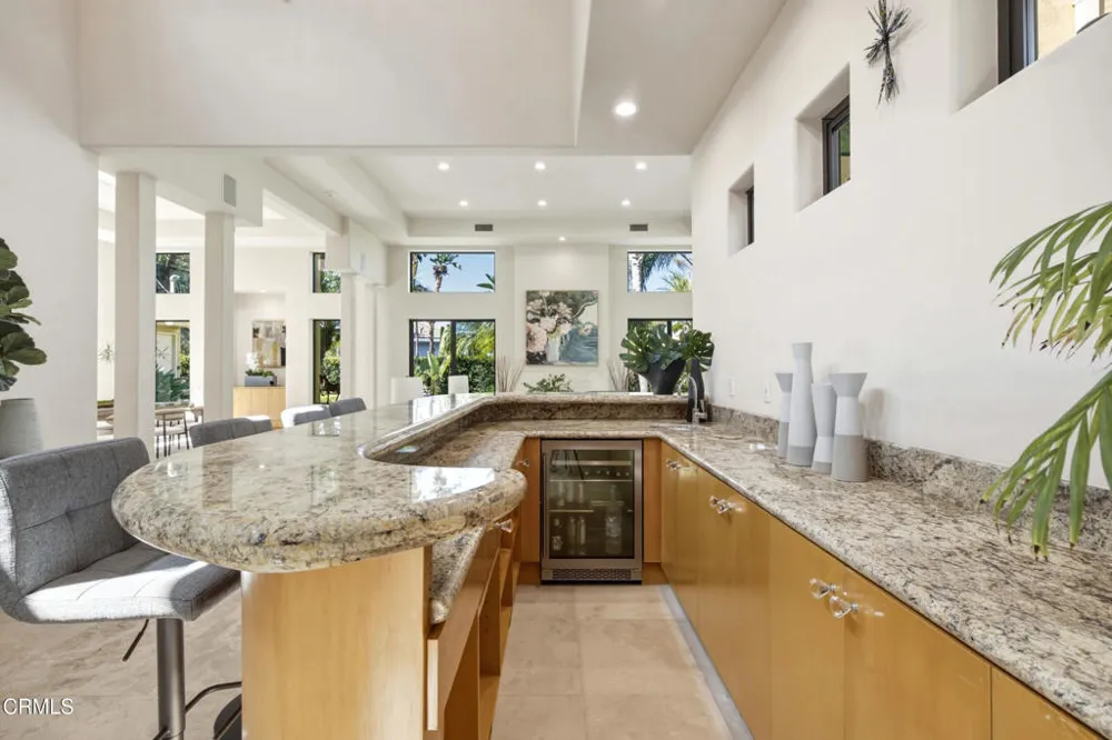 2190 Kinneloa Canyon Road Pasadena, CA 91107