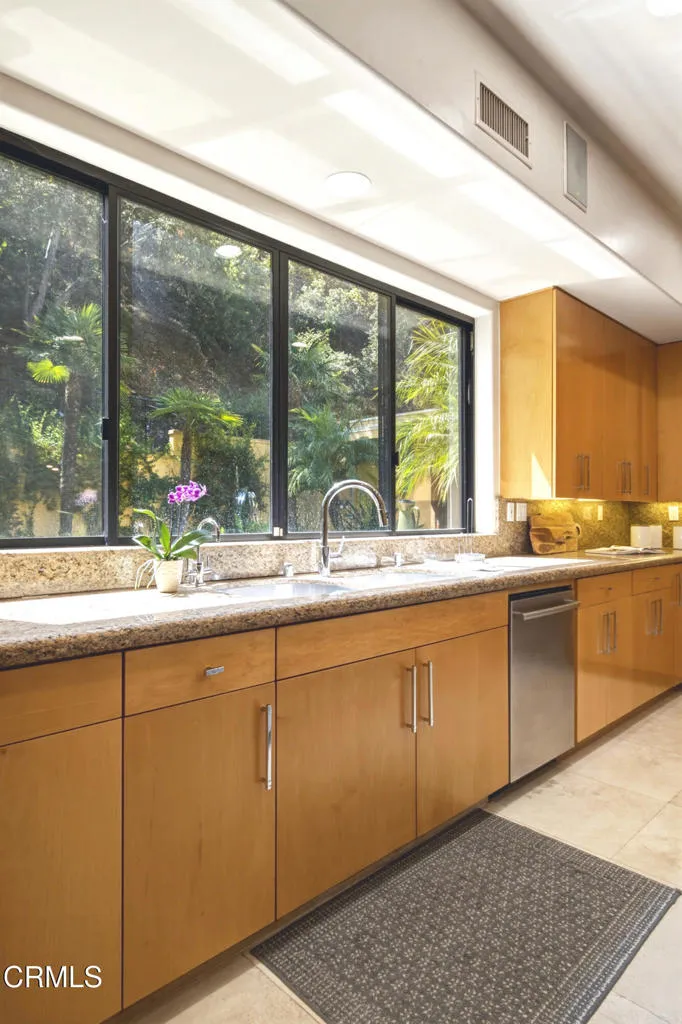 2190 Kinneloa Canyon Road Pasadena, CA 91107