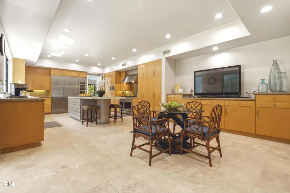 2190 Kinneloa Canyon Road Pasadena, CA 91107