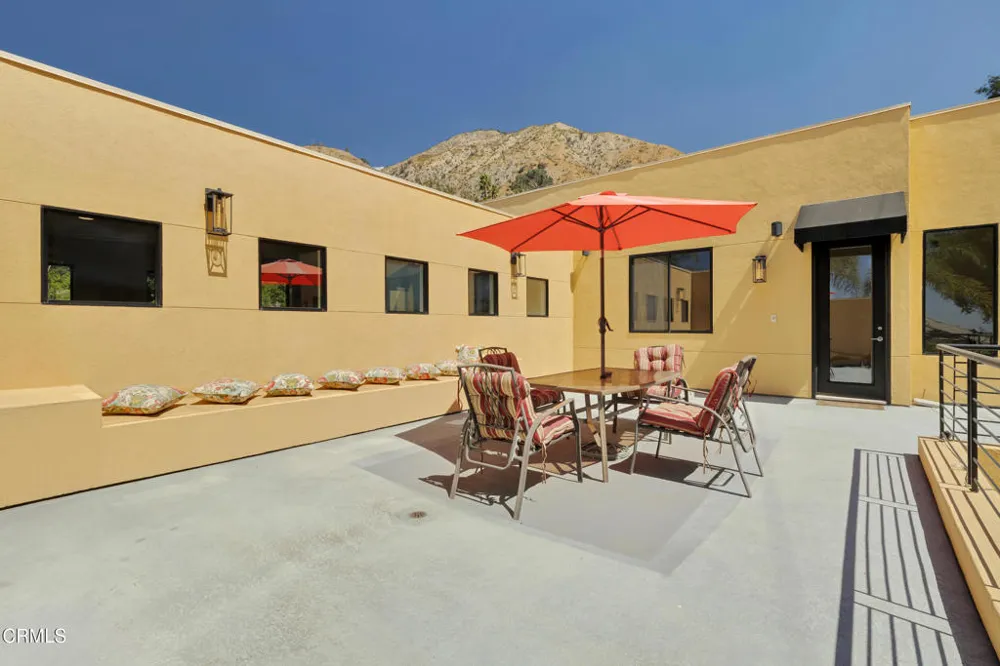 2190 Kinneloa Canyon Road Pasadena, CA 91107